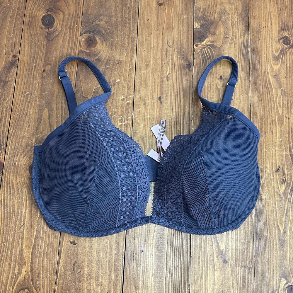 Victorias Secret Size 32DDD Dark blue lacy bra
